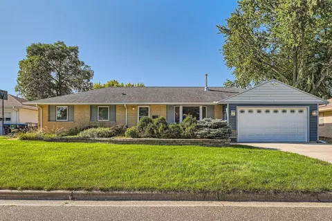 1438 Skillman Ave W, Roseville, MN 55113