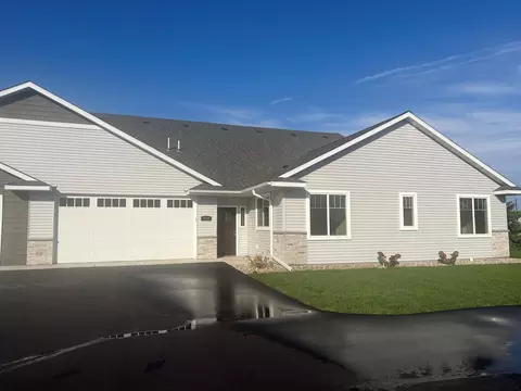 1125 Evergreen Dr, Mankato, MN 56001