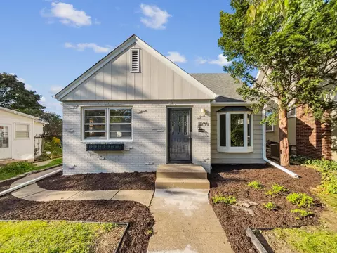 1239 Highland Pkwy, Saint Paul, MN 55116