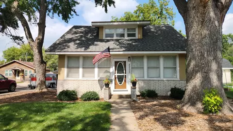 2255 3rd St, White Bear Lake, MN 55110