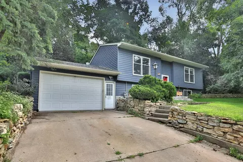 904 11th St, Hudson, WI 54016