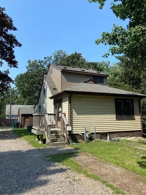 1947 Eustis St, Lauderdale, MN 55113