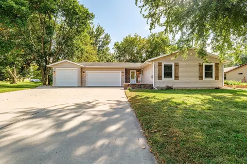 358 Kevin Dr, Spicer, MN 56288