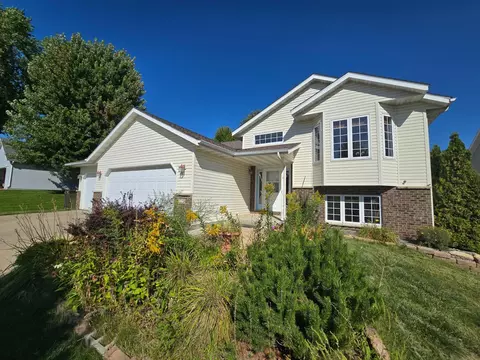 6270 Fairway Dr NW, Rochester, MN 55901