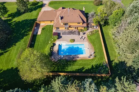 20 Hill Farm Cir, North Oaks, MN 55127