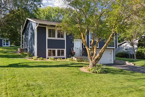 112112 Haering Cir, Chaska, MN 55318