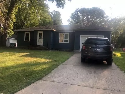 335 Edgewood Dr, Glencoe, MN 55336