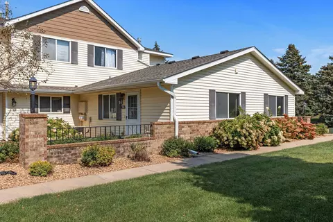 7616 13th St N, Oakdale, MN 55128