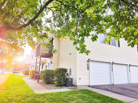 4271 Centerville Rd, Vadnais Heights, MN 55127