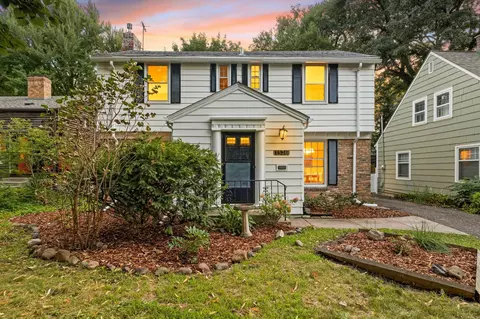 1536 E River Ter, Minneapolis, MN 55414