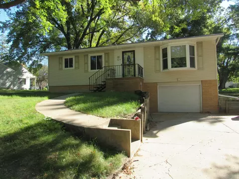 709 S Main St, Blue Earth, MN 56013