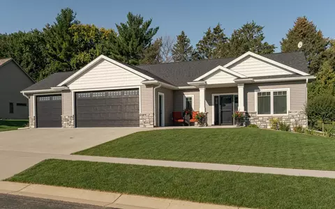 621 10th St NW, Dodge Center, MN 55927