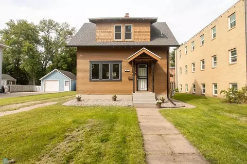 417 N 11th St N, Moorhead, MN 56560