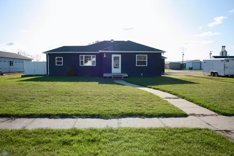 200 1st St S, Fairmount, ND 58030