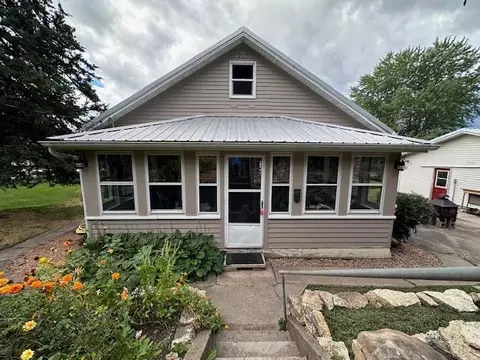 933 Fountain St, Fountain City, WI 54629