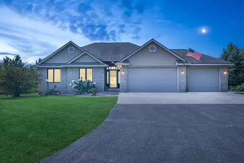 1425 Carriage Hill Dr, Hinckley, MN 55037