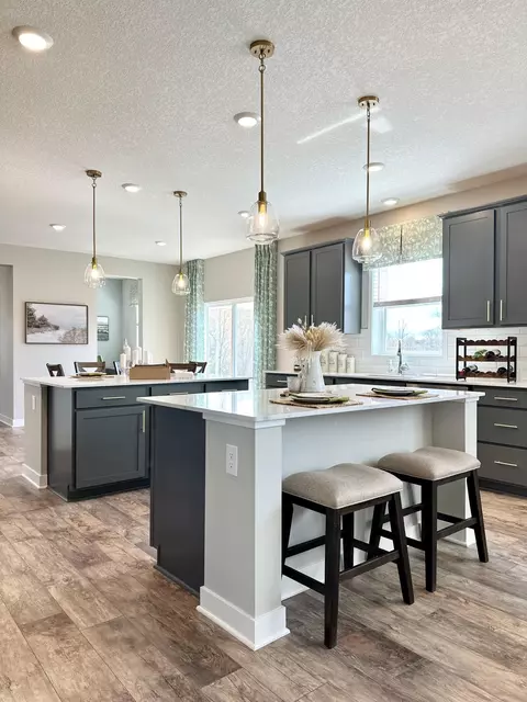 1678 Oak Creek Ct, Chaska, MN 55318