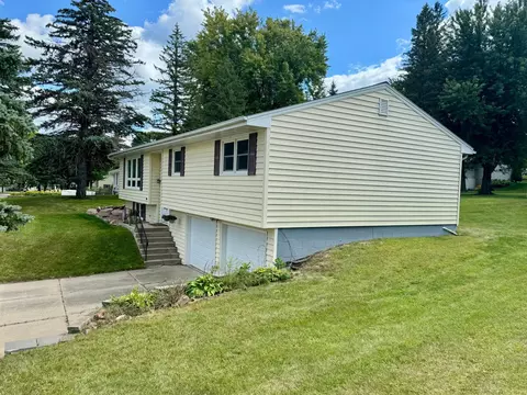 806 Des Moines Dr, Windom, MN 56101 photo 5