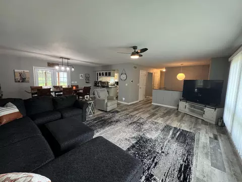 806 Des Moines Dr, Windom, MN 56101 photo 18