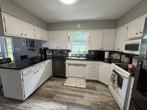 806 Des Moines Dr, Windom, MN 56101 photo 15