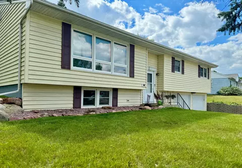 806 Des Moines Dr, Windom, MN 56101 photo 4