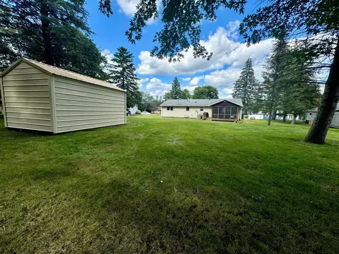 806 Des Moines Dr, Windom, MN 56101 photo 10