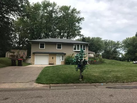 284 Gresham Ave N, Oakdale, MN 55128