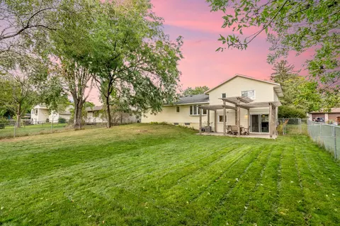 8841 Hillside Trl S, Cottage Grove, MN 55016