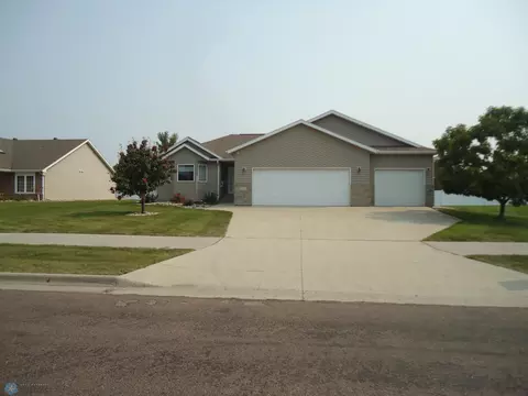 4324 43rd St S, Fargo, ND 58104