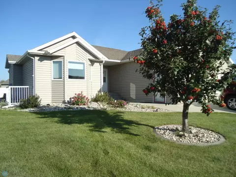 4324 43rd St S, Fargo, ND 58104 photo 2