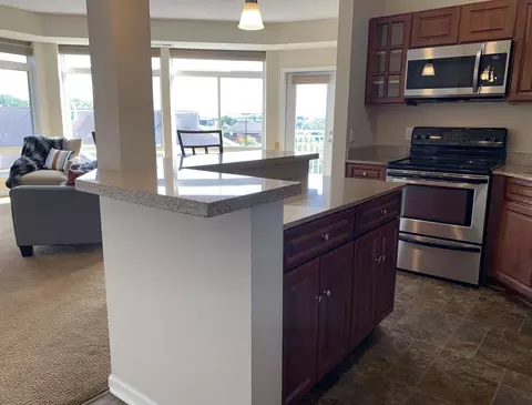 649 Old Highway 8 NW #233, New Brighton, MN 55112