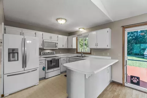2315 Montana Ave E, Maplewood, MN 55119