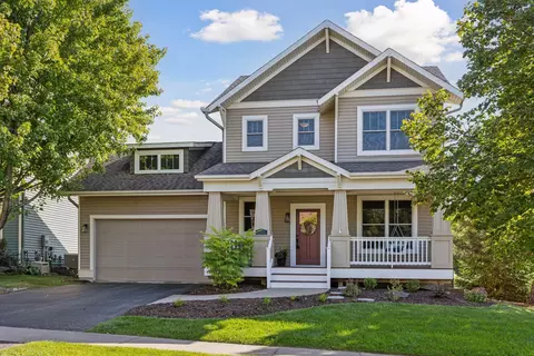 2305 Wildflower Ln, Woodbury, MN 55129