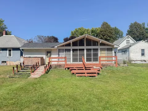 207 Emerson Ave NE, Renville, MN 56284