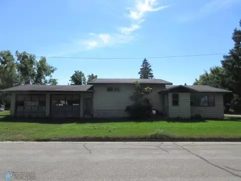 312 3rd St NW, Hankinson, ND 58041