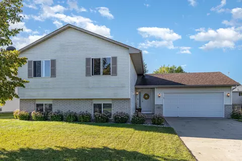 321 Shea St, Belle Plaine, MN 56011