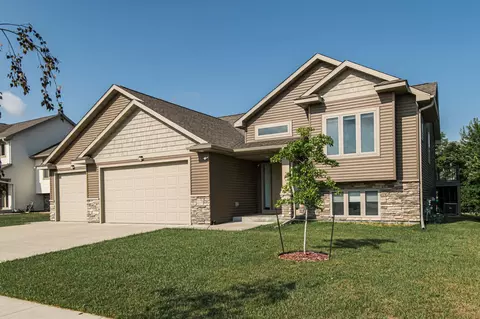 4577 Buckingham Dr NW, Rochester, MN 55901