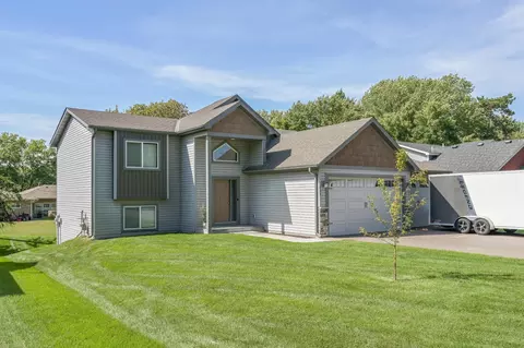 107 3rd Ave SW, Isanti, MN 55040