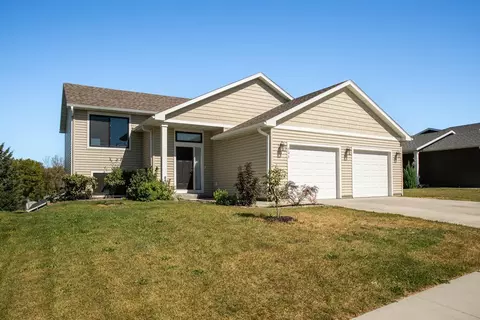703 19th St, Zumbrota, MN 55992