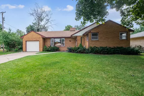 1914 Albert St N, Falcon Heights, MN 55113