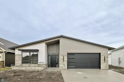 4868 Bluebell Loop S, Fargo, ND 58104 photo 2