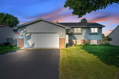 7404 Jocelyn Ave S, Cottage Grove, MN 55016