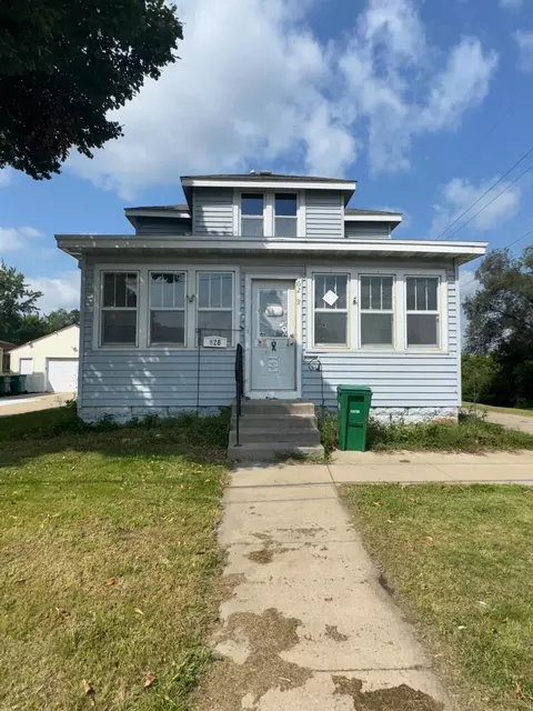 628 N 4th St, Le Sueur, MN 56058