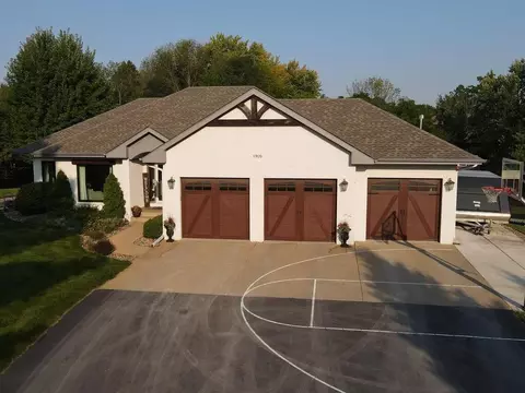 17820 Wedgewood Ln, Prior Lake, MN 55372