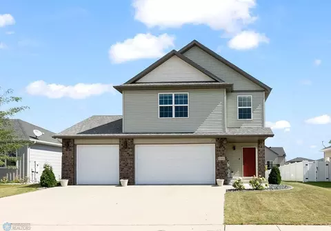 6904 24th St S, Fargo, ND 58104