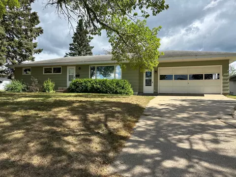 806 NE 7th Ave, Grand Rapids, MN 55744