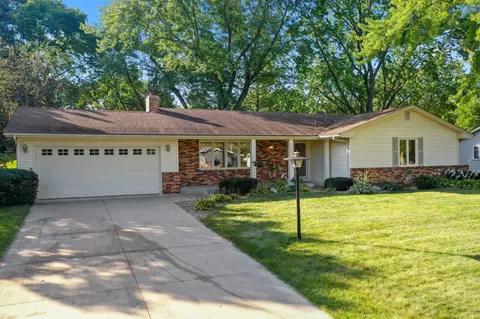 2317 Explorer Ct, Burnsville, MN 55337