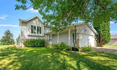 3214 Village Green Dr, Moorhead, MN 56560