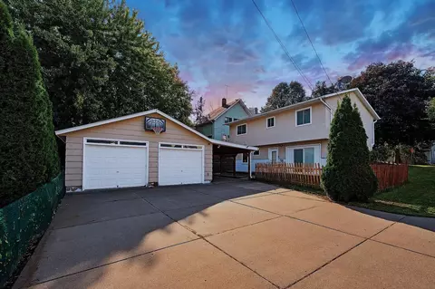 1121 Suburban Ave, Saint Paul, MN 55106