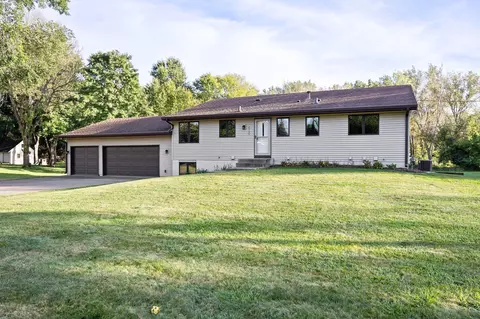 27125 Beverly Dr, Shorewood, MN 55331